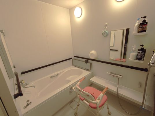 バリアフリー対応の浴室