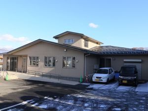  明るい一階建て外観  