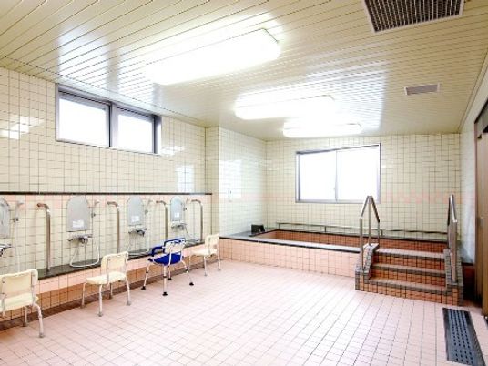 広々とした清潔な浴室