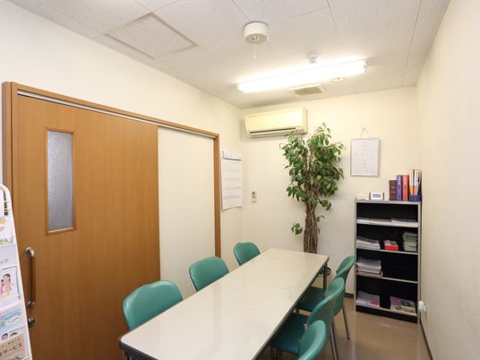 会議用テーブルのあるスペース