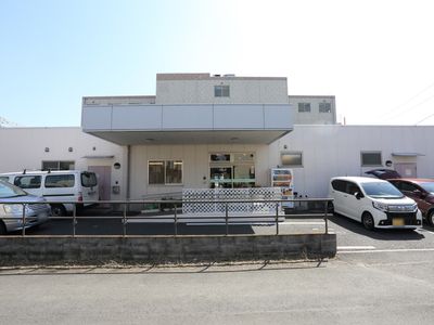 広々とした施設の外観
