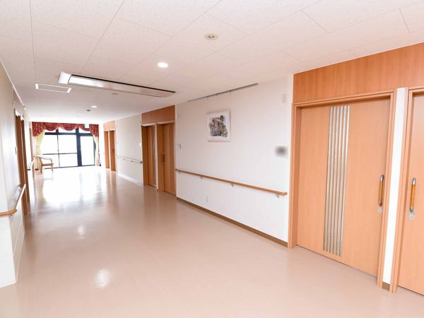 広々とした清潔な廊下