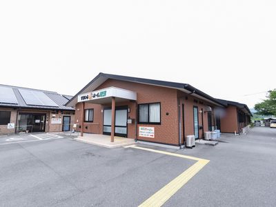 広々とした施設外観