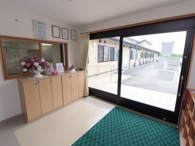 明るい入口エリア