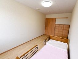 明るい個室の居室