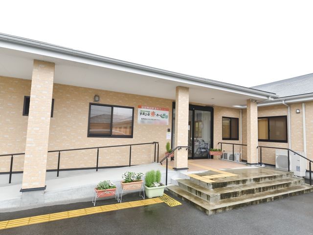 エントランスの風景 玄関 ゆったりとしたエントランスはバリアフリー設計です。安全に配慮しながら快適な来訪が期待できます。