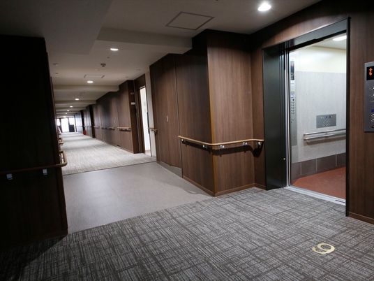 清潔な広い廊下