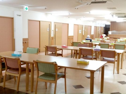 広々とした快適な食堂