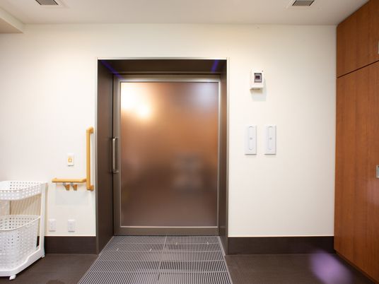 バリアフリー対応のエレベーター