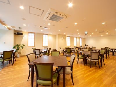 広々とした快適な食堂