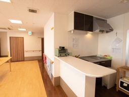 キッチンのある明るい部屋