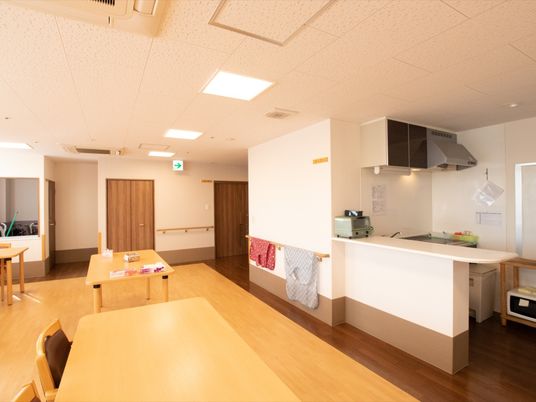 共用キッチン付きのダイニング