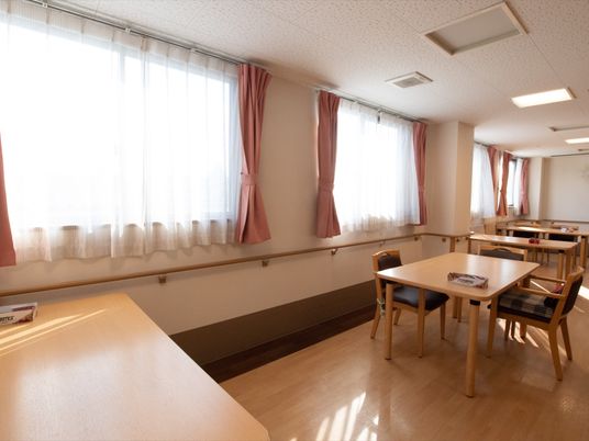 明るく清潔な食堂