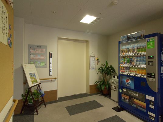廊下と自動販売機