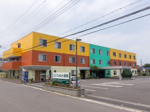 カラフルな外観の建物