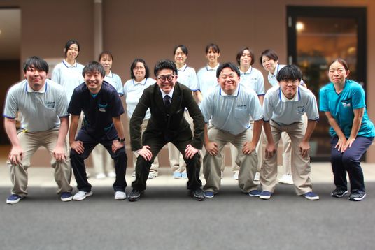 笑顔のスタッフたち