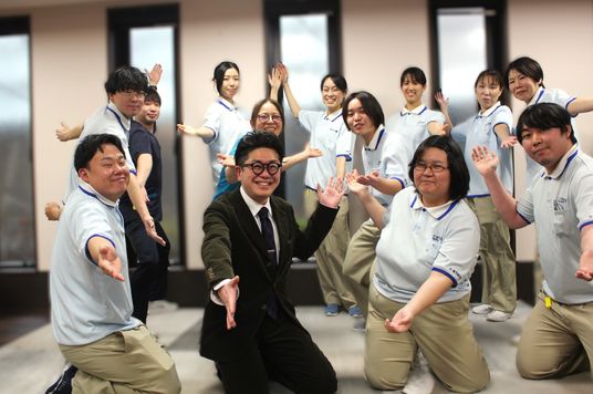 笑顔のスタッフたち