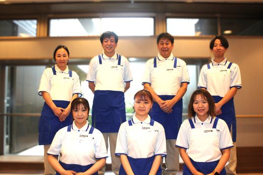 6人のスタッフ