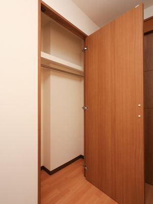 収納豊富な洋室クローゼット
