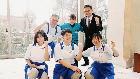 スタッフの笑顔