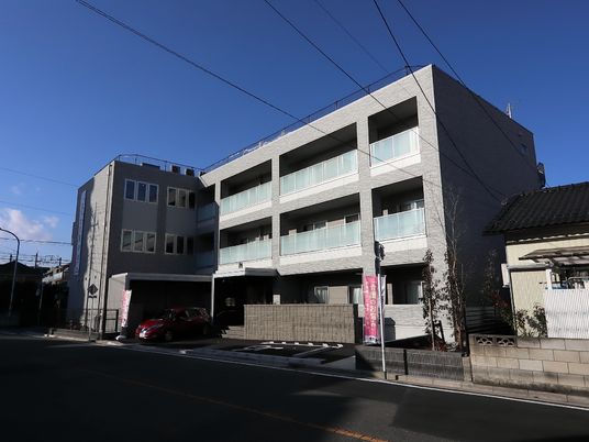 モダンな建物外観