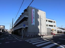 現代的な建物の外観