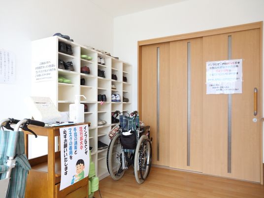 入居者用靴棚と車椅子