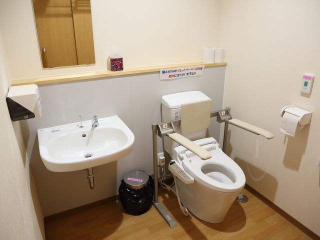 手すり付きトイレ設備