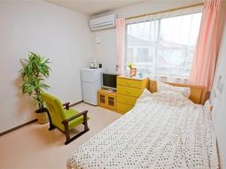 明るい居室の様子