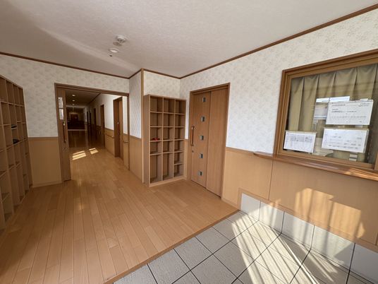 資料掲示の廊下