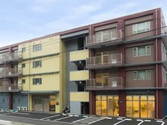 カラフルな建物の外観