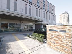 エントランスの明るい風景