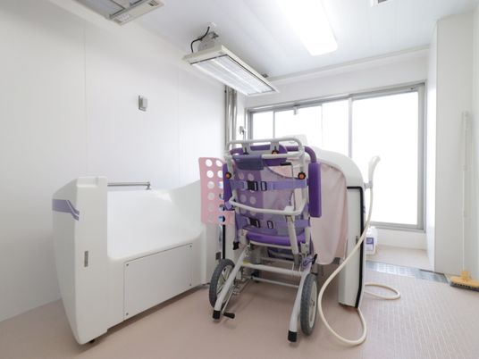 バリアフリーの明るい居室