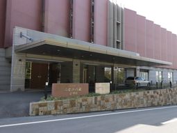 モダンな外観の建物