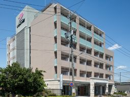 多階層の施設の外観
