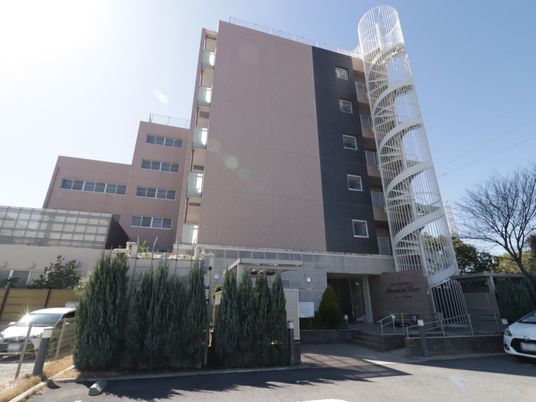 現代的な建物の外観