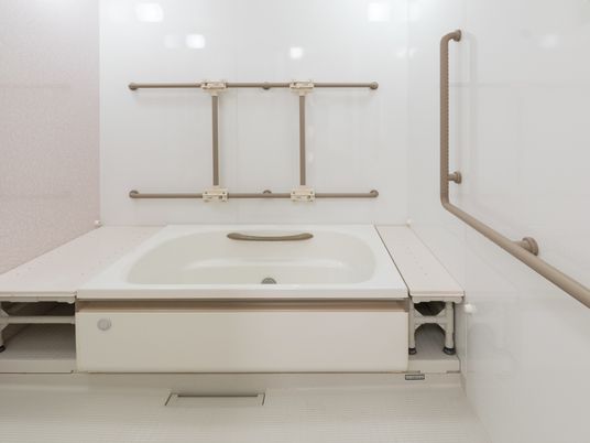 バリアフリーの浴室設備