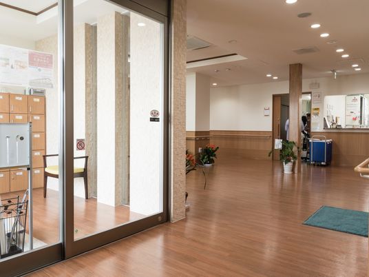 広々とした清潔なエントランス