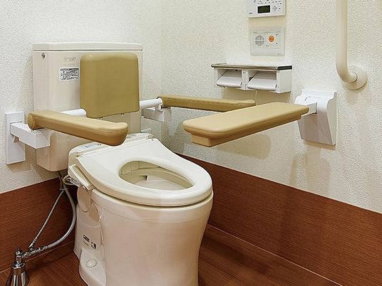 バリアフリー設計のトイレ