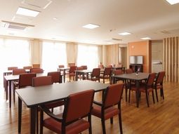 明るい共有ダイニング