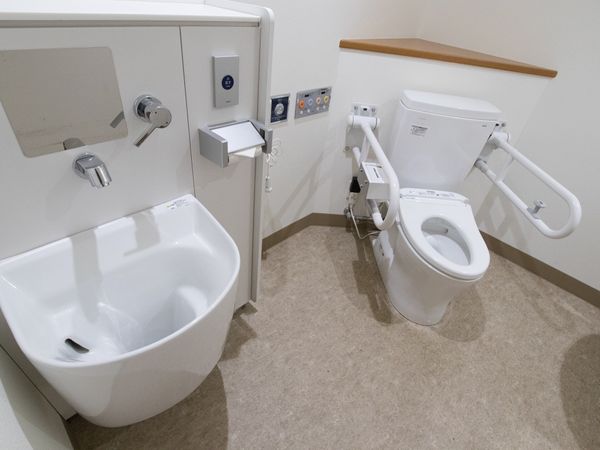 手すり付き洗面トイレ