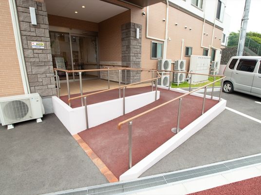 エントランスのアプローチ