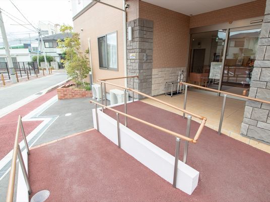 手すり付き入口エントランス
