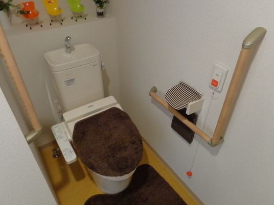 バリアフリー設計のトイレ