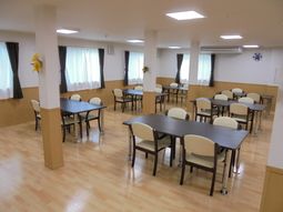 食堂の様子が伝わる画像