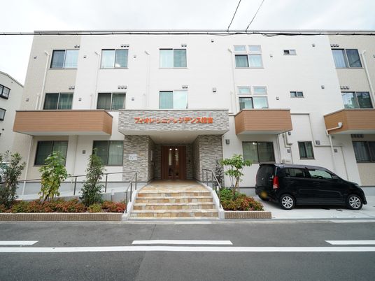 清潔感のある建物正面