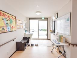 明るい廊下の一角