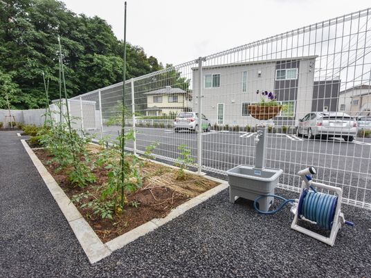 施設外観と駐車場
