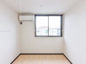 空調完備の明るい居室