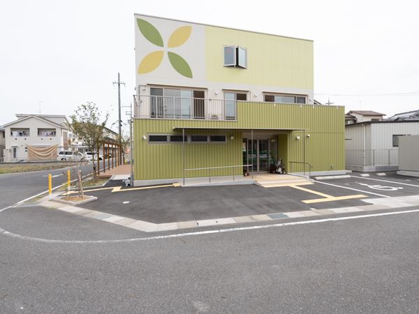 モダンな建物の外観